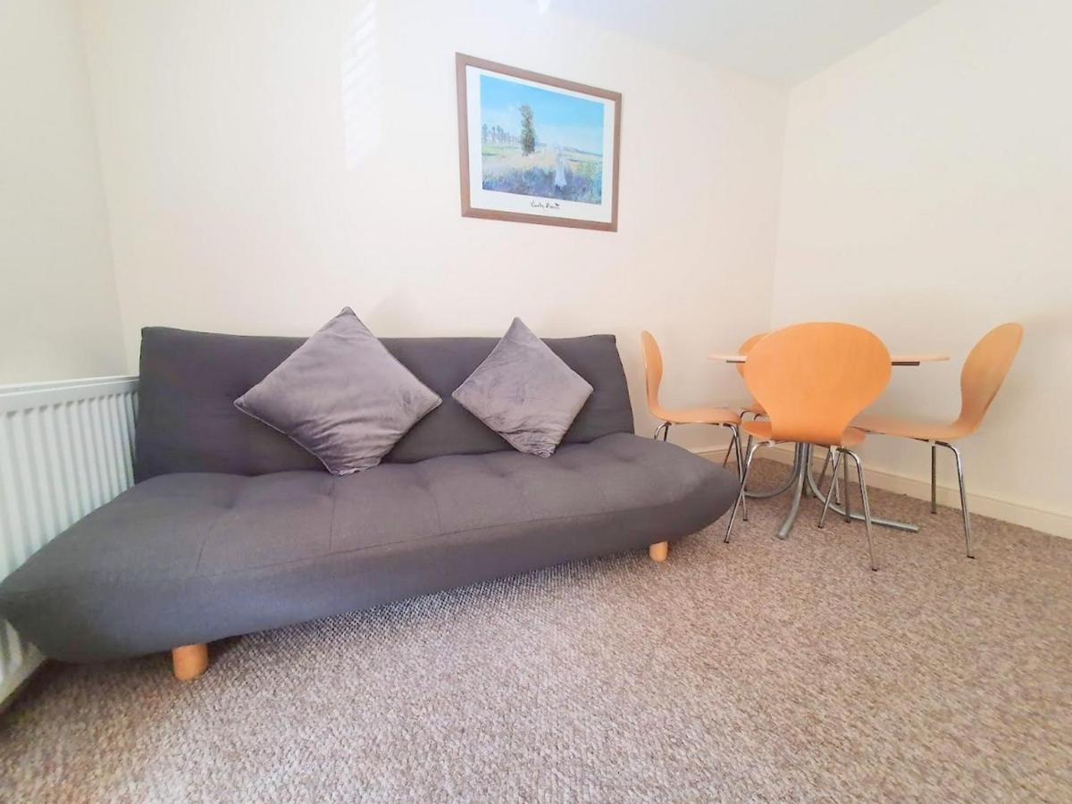 Bassett Flat With 2 Bedrooms And Superfast Wi-Fi Sittingbourne Esterno foto