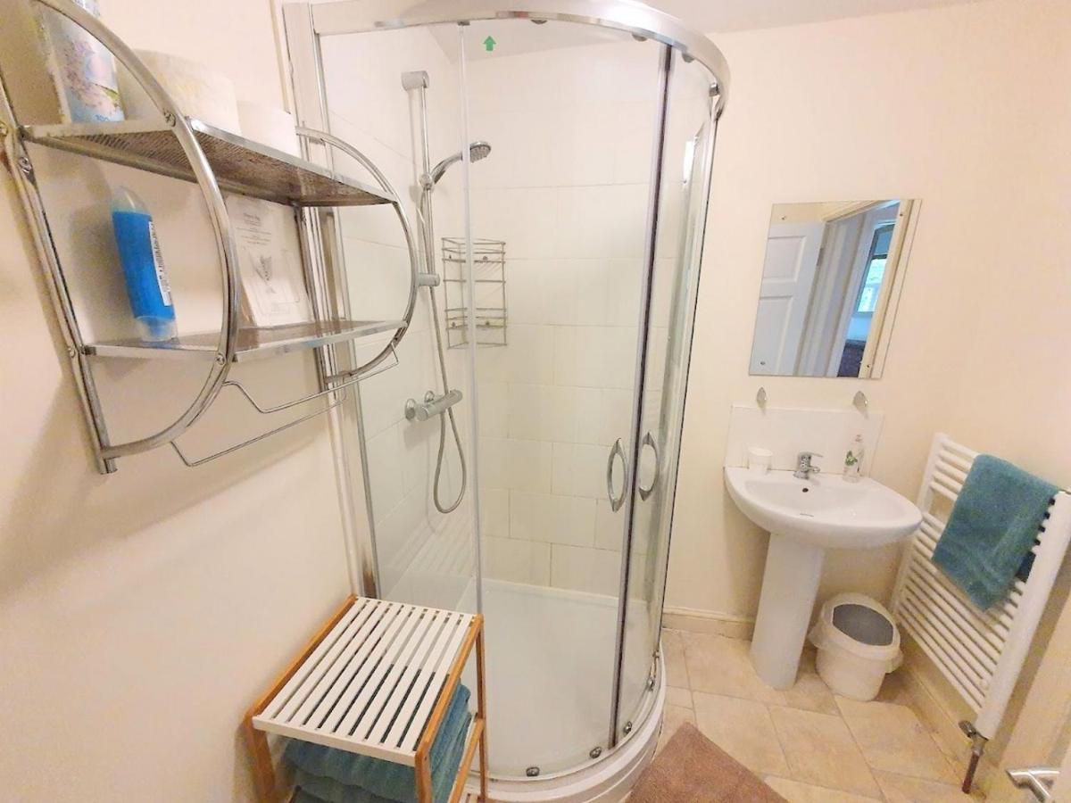 Bassett Flat With 2 Bedrooms And Superfast Wi-Fi Sittingbourne Esterno foto