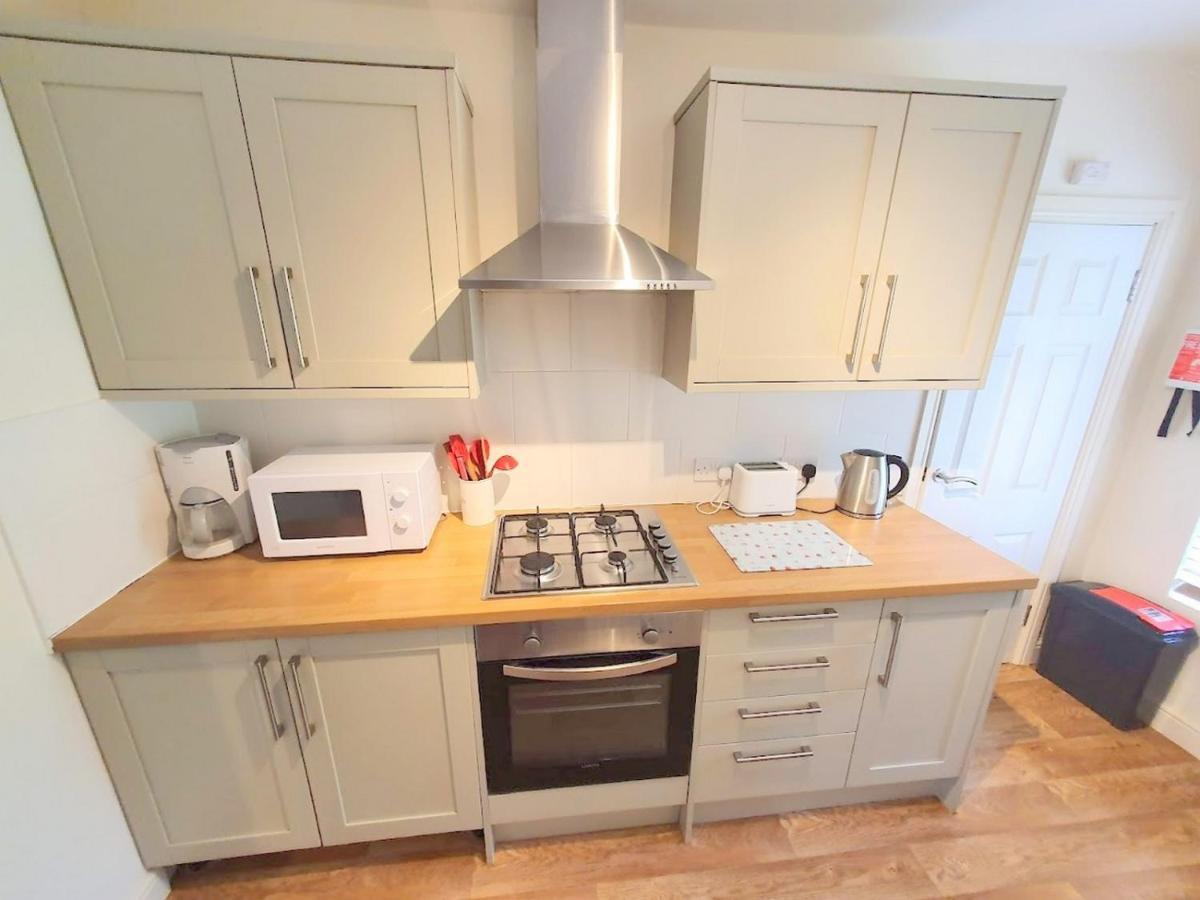 Bassett Flat With 2 Bedrooms And Superfast Wi-Fi Sittingbourne Esterno foto