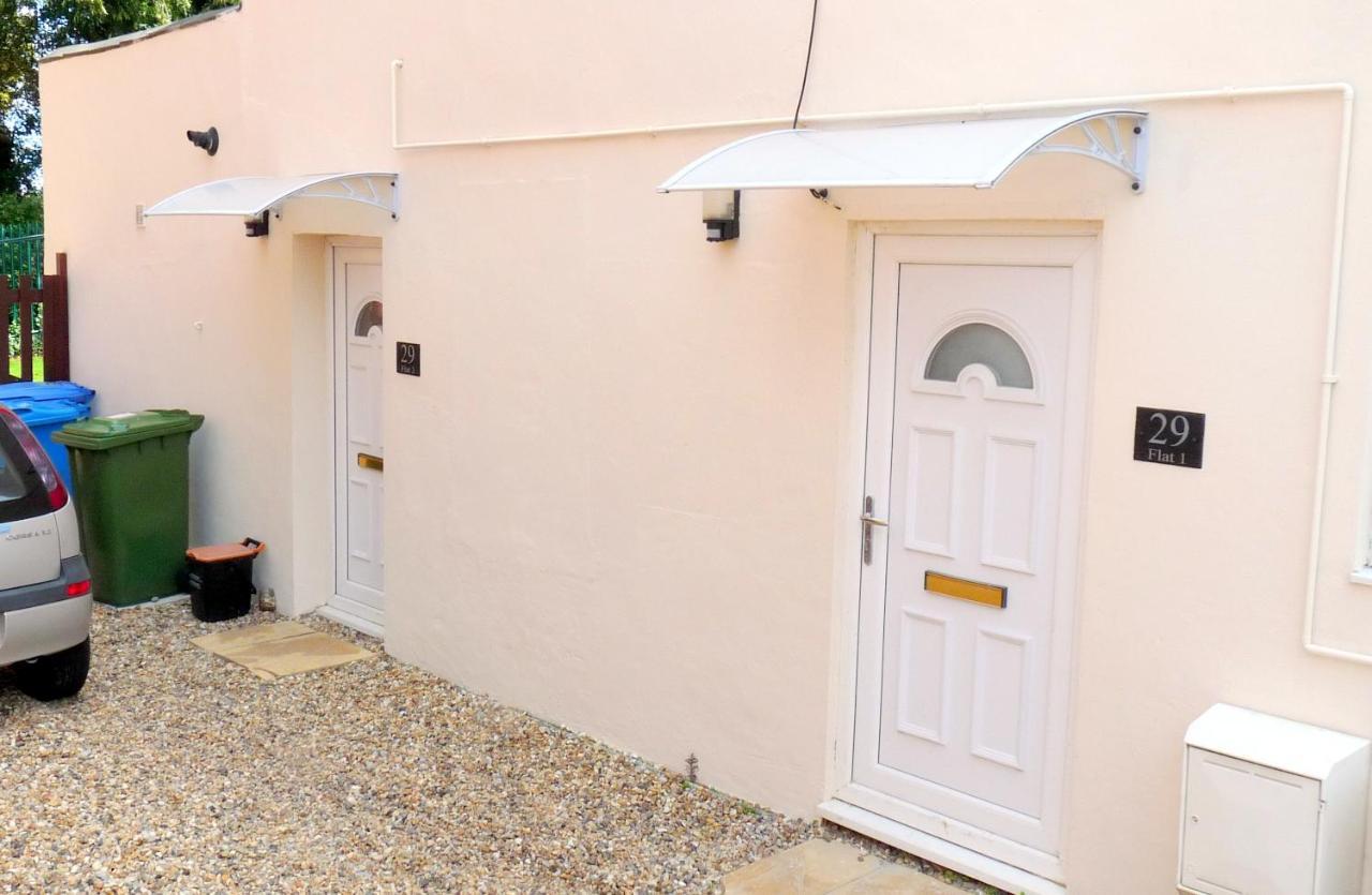 Bassett Flat With 2 Bedrooms And Superfast Wi-Fi Sittingbourne Esterno foto