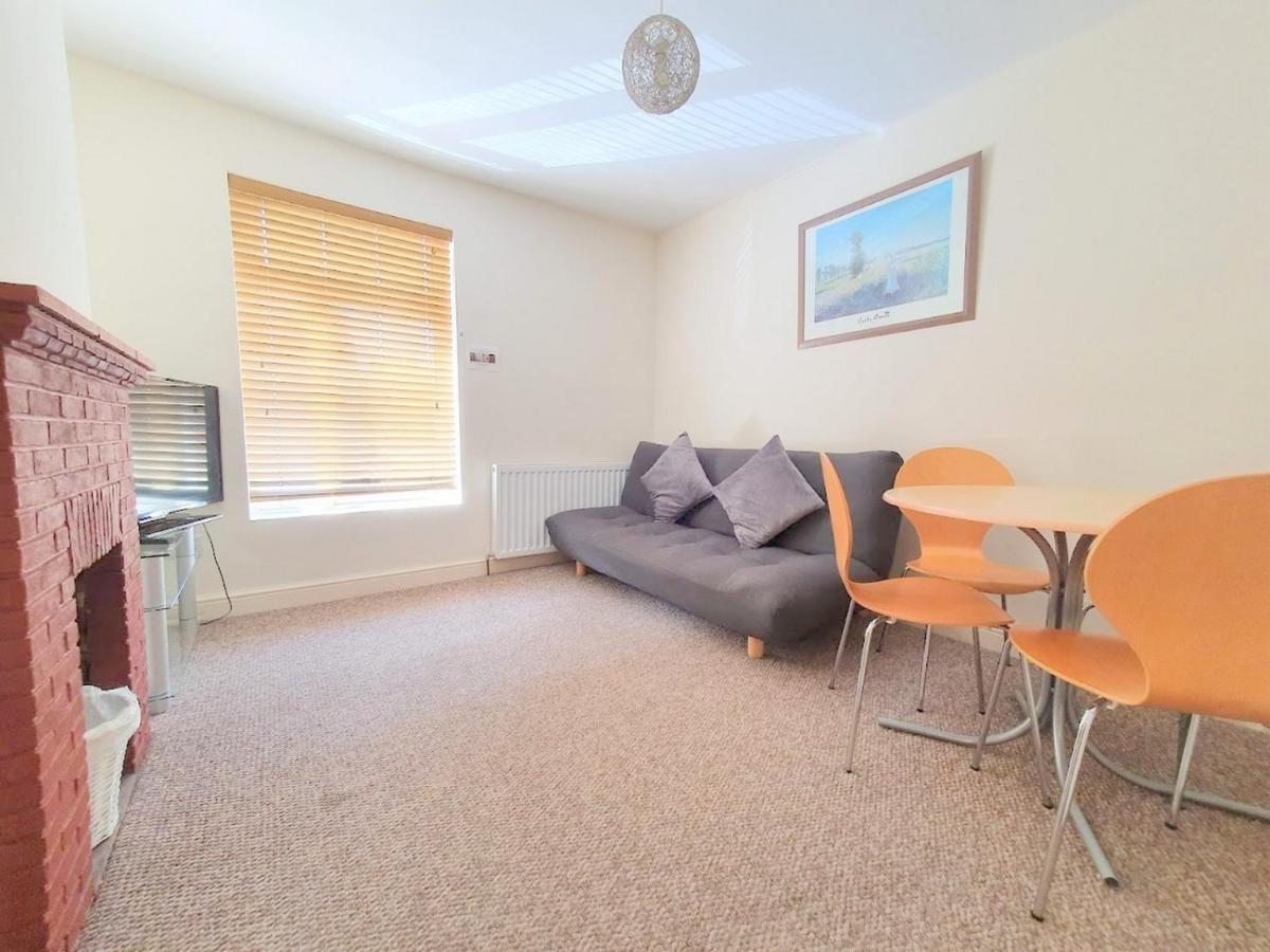 Bassett Flat With 2 Bedrooms And Superfast Wi-Fi Sittingbourne Esterno foto