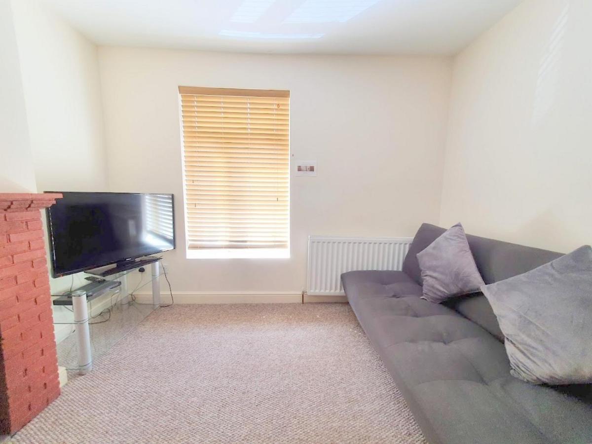 Bassett Flat With 2 Bedrooms And Superfast Wi-Fi Sittingbourne Esterno foto