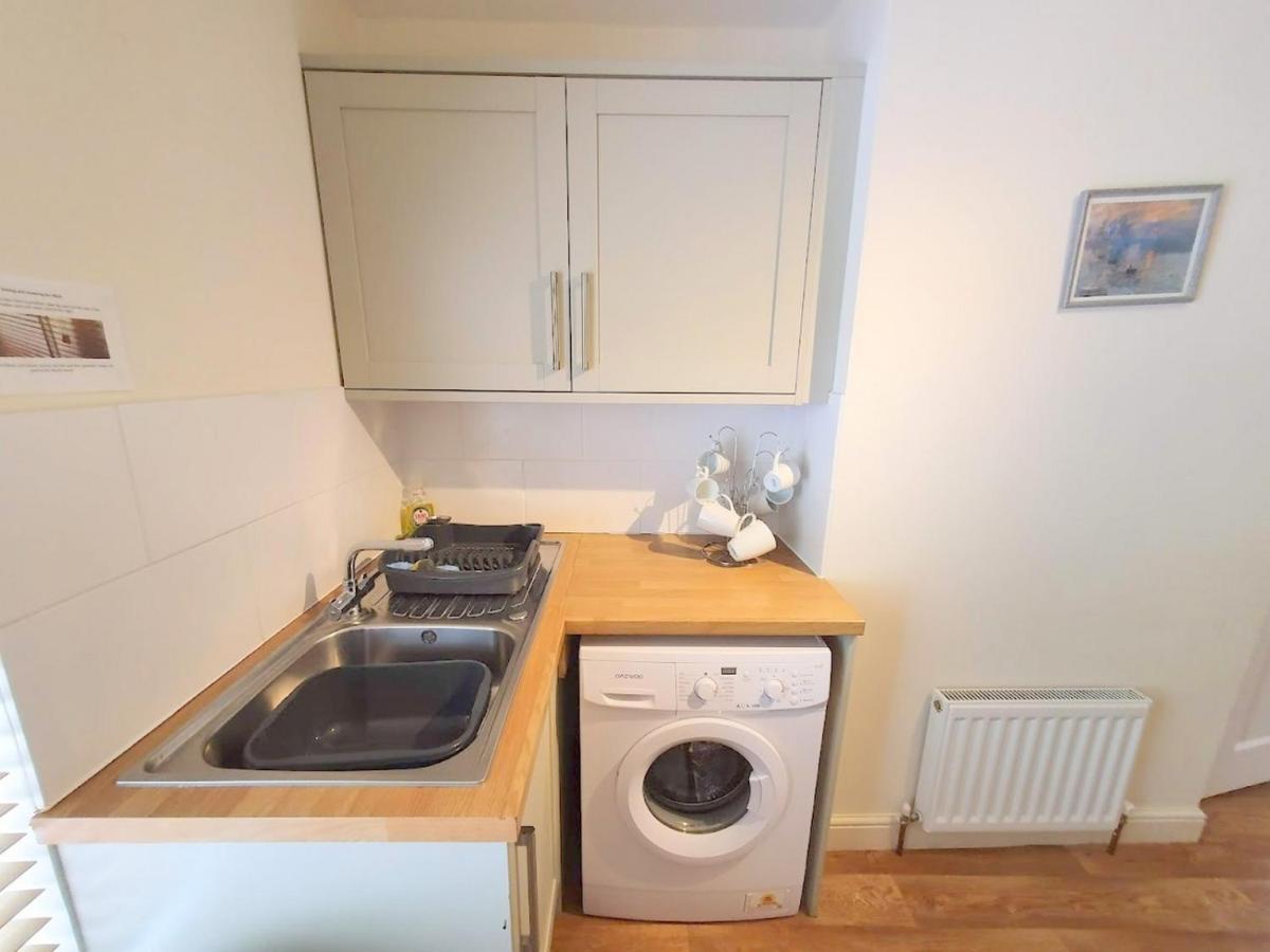 Bassett Flat With 2 Bedrooms And Superfast Wi-Fi Sittingbourne Esterno foto