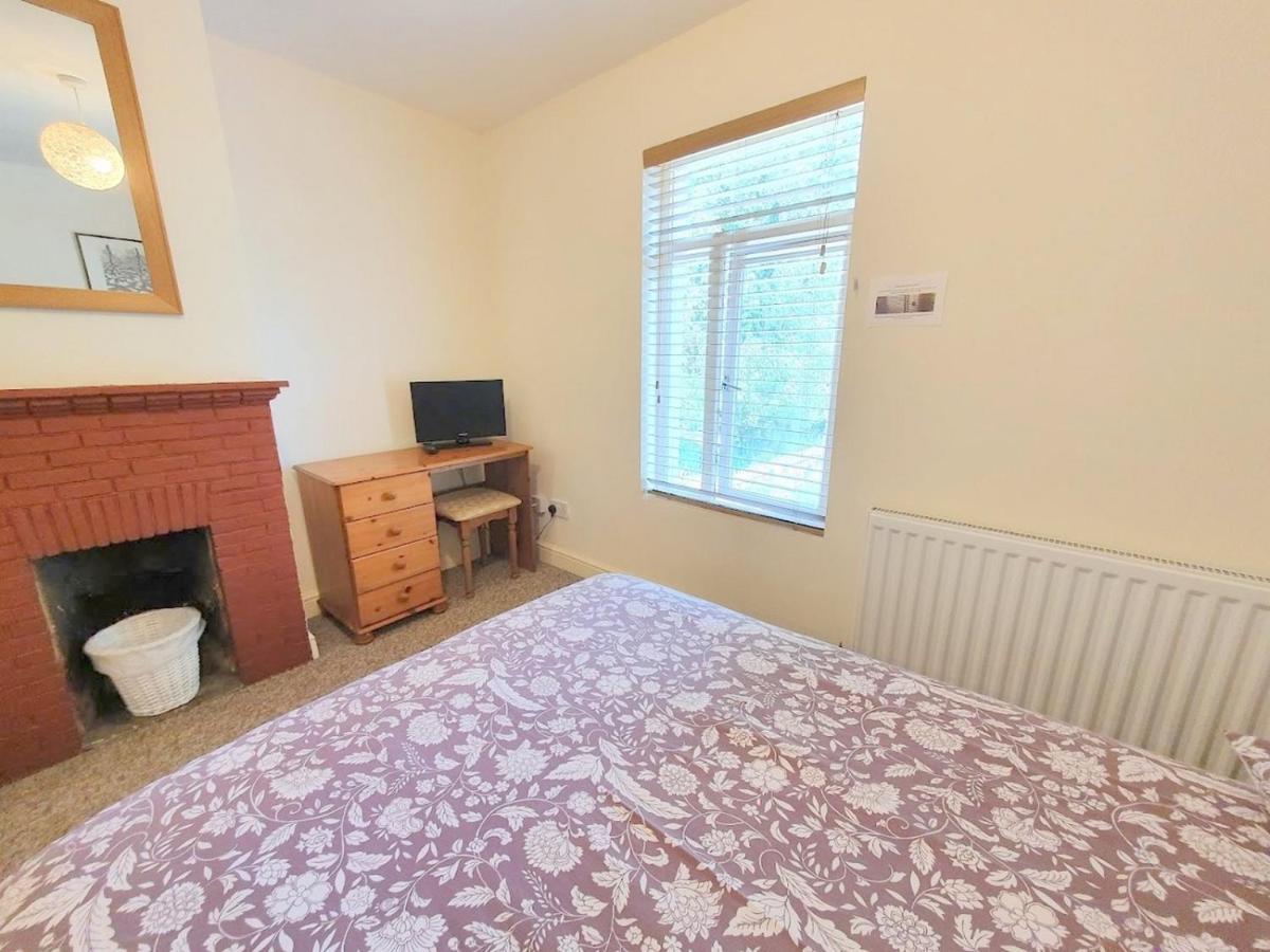 Bassett Flat With 2 Bedrooms And Superfast Wi-Fi Sittingbourne Esterno foto