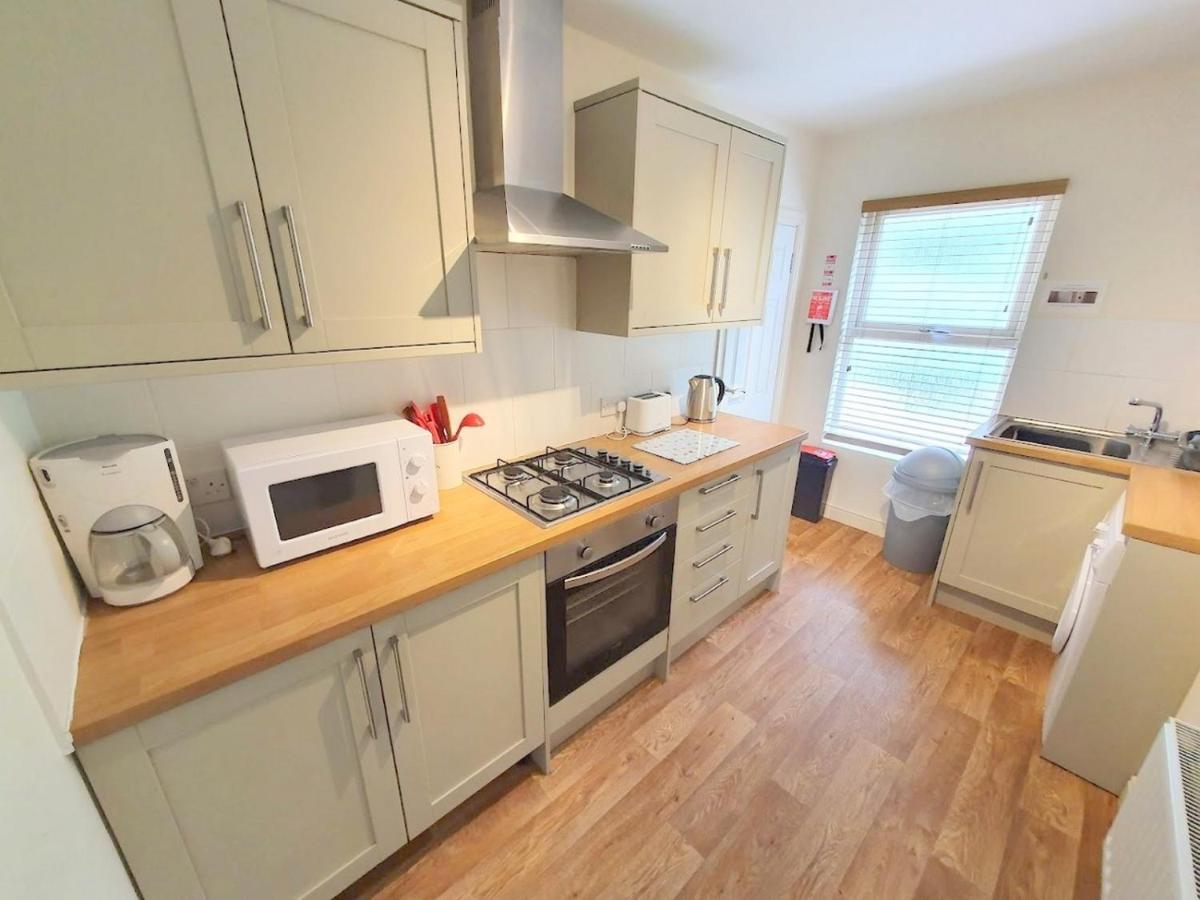 Bassett Flat With 2 Bedrooms And Superfast Wi-Fi Sittingbourne Esterno foto