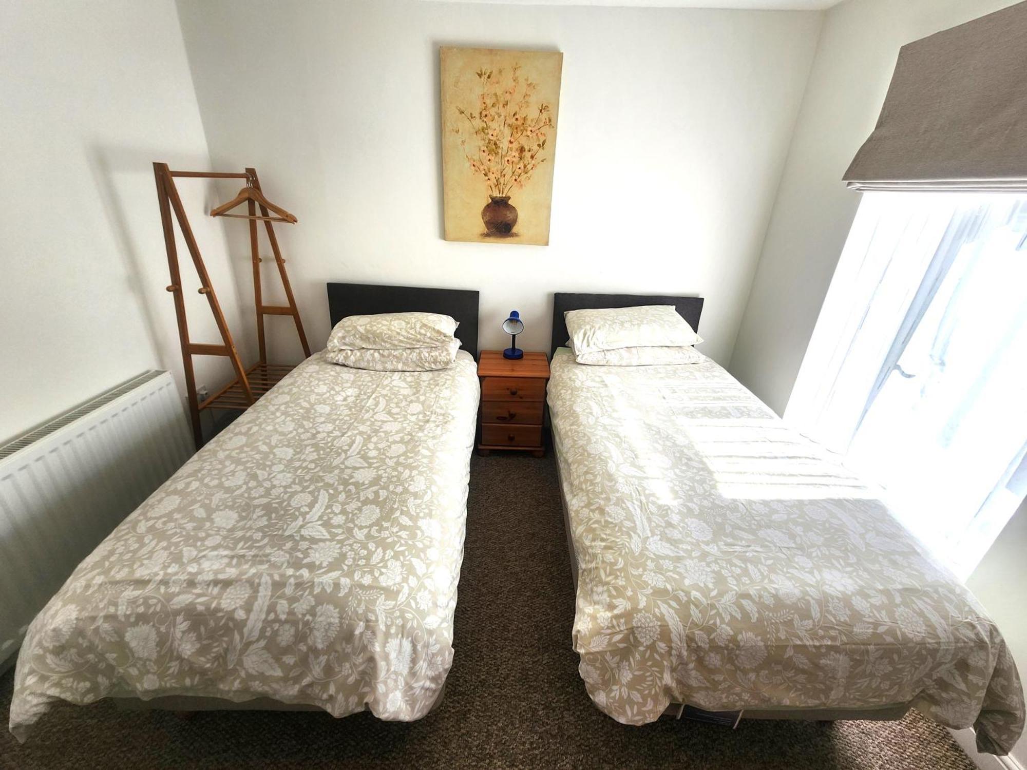 Bassett Flat With 2 Bedrooms And Superfast Wi-Fi Sittingbourne Esterno foto